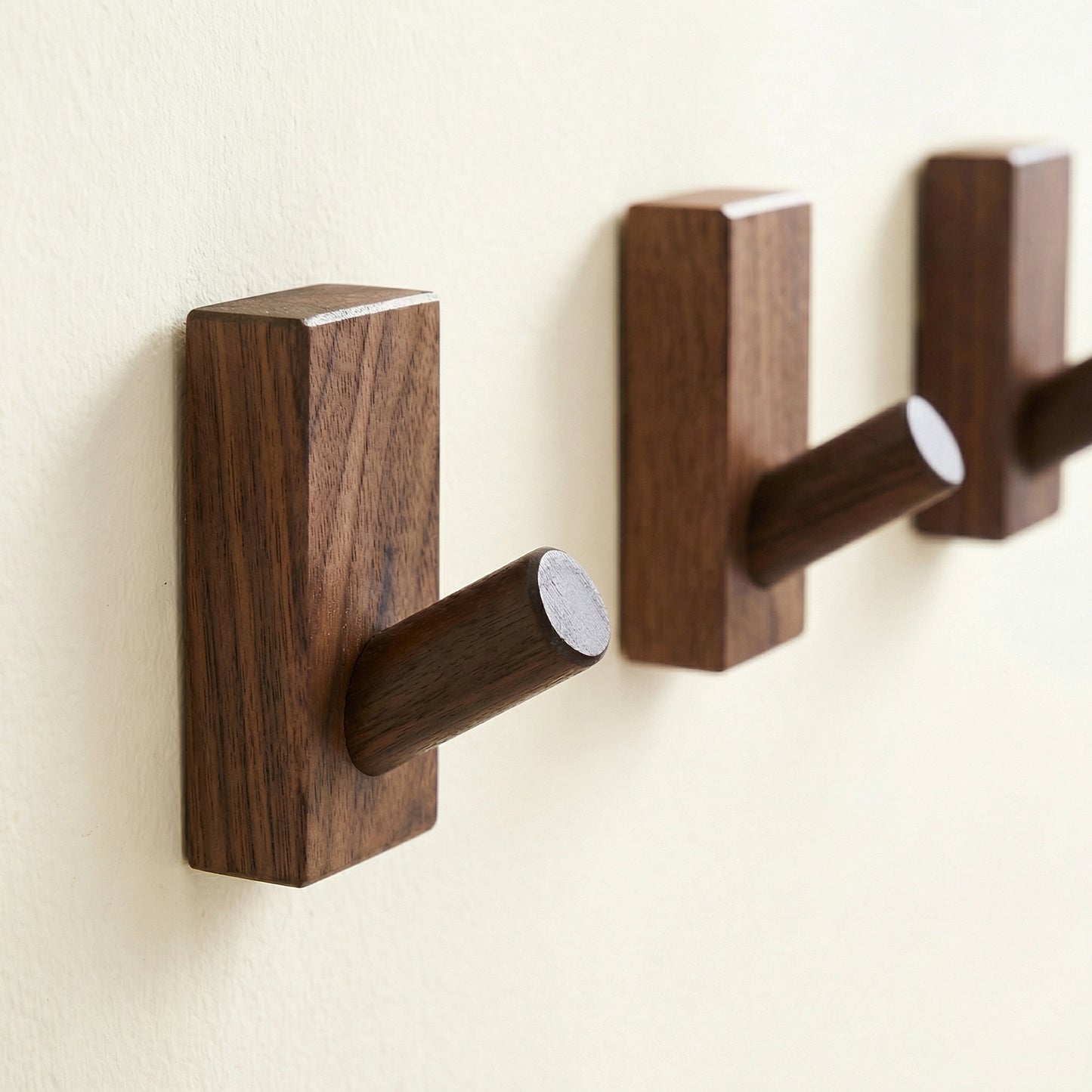 Mantee Wall Hanger